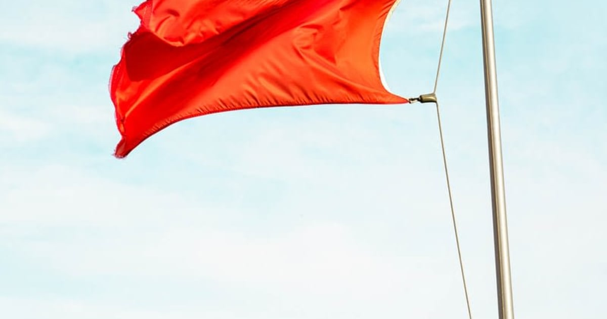 Grote rode vlaggen die wijzen op online casinozwendel